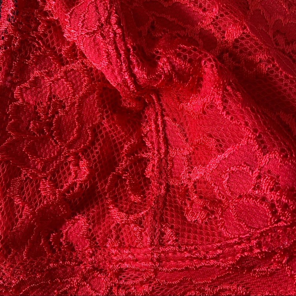 Red V Cut Lace Bralette - Picture 3 of 6